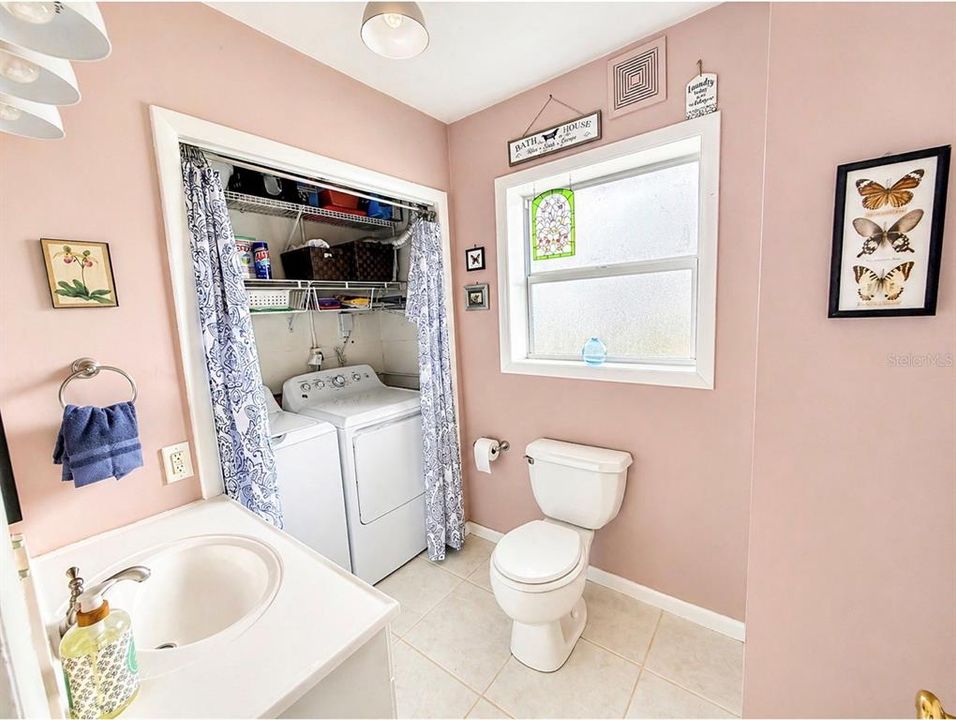 Activo con contrato: $299,900 (4 camas, 2 baños, 1433 Pies cuadrados)