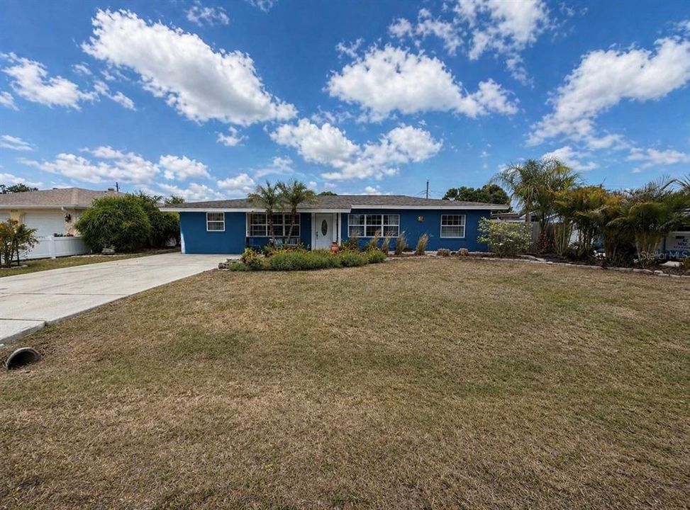 Activo con contrato: $299,900 (4 camas, 2 baños, 1433 Pies cuadrados)