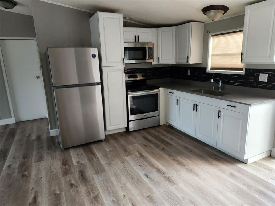 For Sale: $259,900 (3 beds, 2 baths, 1080 Square Feet)