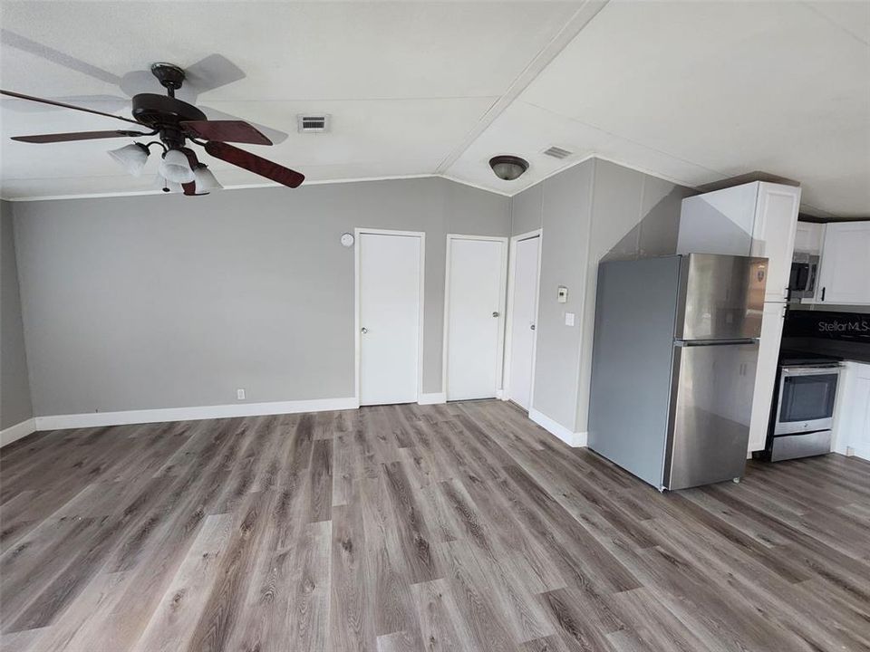 For Sale: $259,900 (3 beds, 2 baths, 1080 Square Feet)