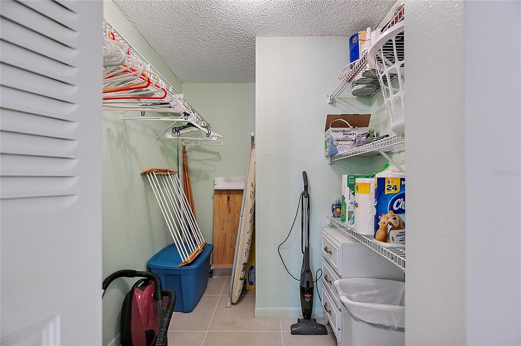 В аренду: $4,000 (2 спален, 2 ванн, 890 Квадратных фут)