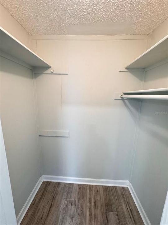 For Sale: $260,000 (2 beds, 1 baths, 952 Square Feet)