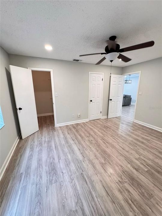 For Sale: $260,000 (2 beds, 1 baths, 952 Square Feet)