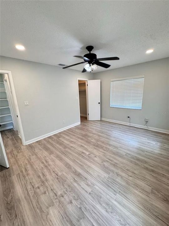 For Sale: $260,000 (2 beds, 1 baths, 952 Square Feet)
