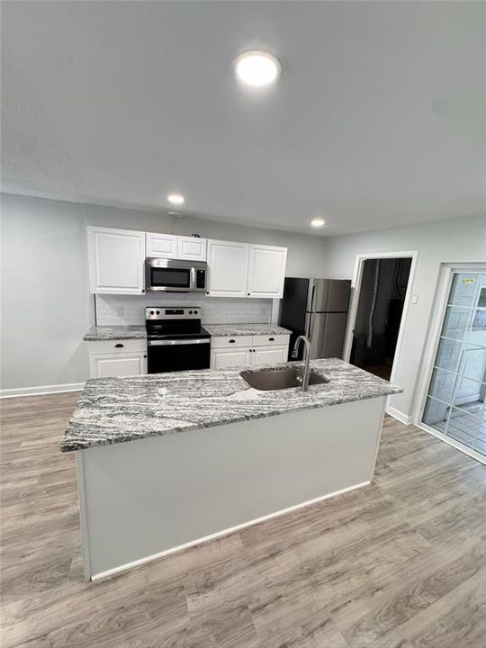 For Sale: $260,000 (2 beds, 1 baths, 952 Square Feet)