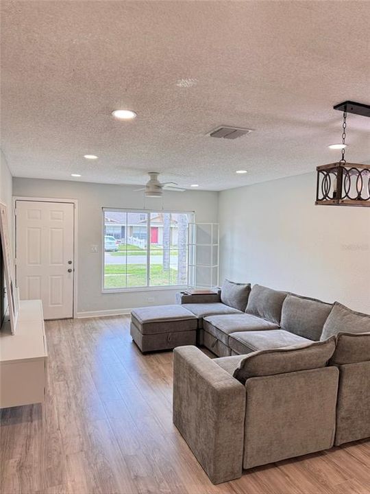 For Sale: $260,000 (2 beds, 1 baths, 952 Square Feet)