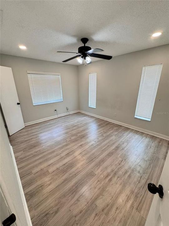 For Sale: $260,000 (2 beds, 1 baths, 952 Square Feet)