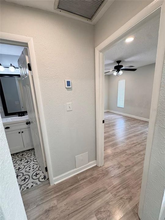 For Sale: $260,000 (2 beds, 1 baths, 952 Square Feet)
