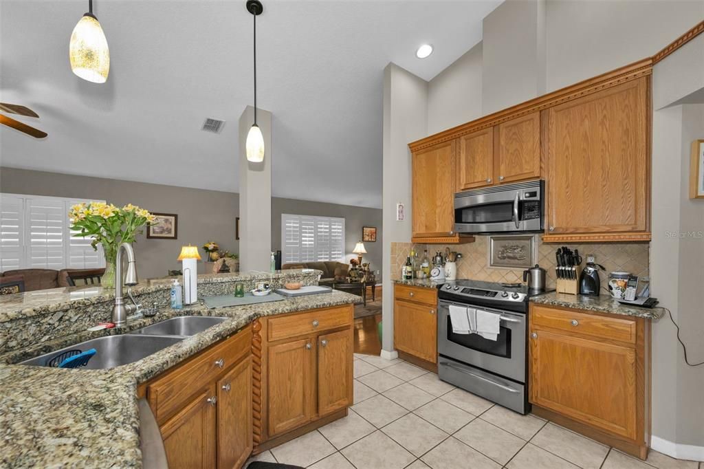 For Rent: $2,600 (2 beds, 2 baths, 1724 Square Feet)