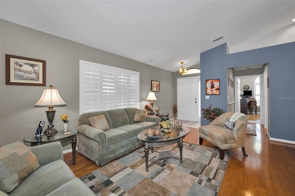 For Rent: $2,600 (2 beds, 2 baths, 1724 Square Feet)