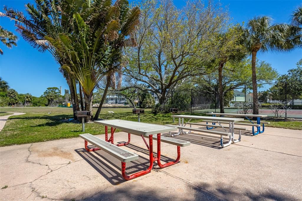 Activo con contrato: $649,900 (4 camas, 3 baños, 2290 Pies cuadrados)