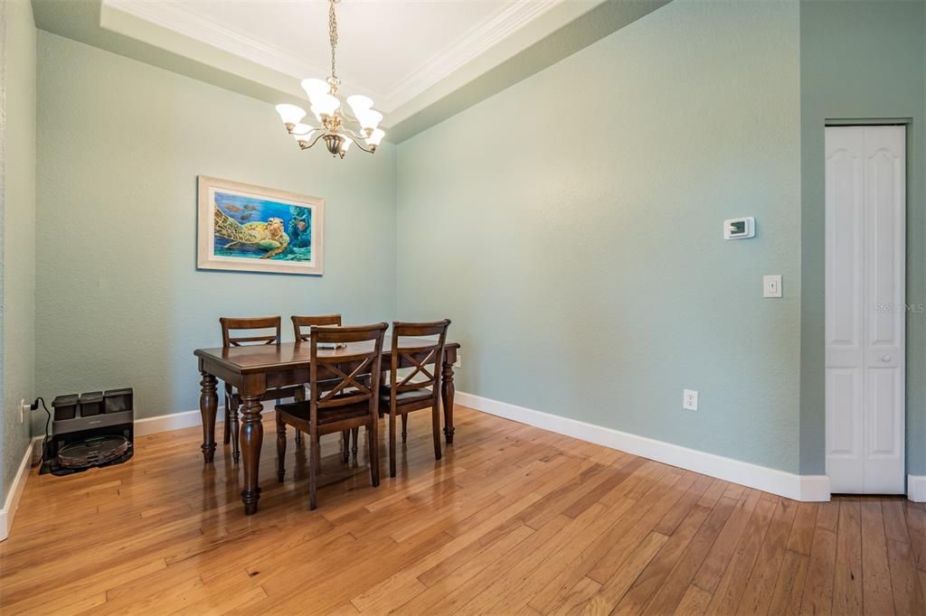 Activo con contrato: $649,900 (4 camas, 3 baños, 2290 Pies cuadrados)