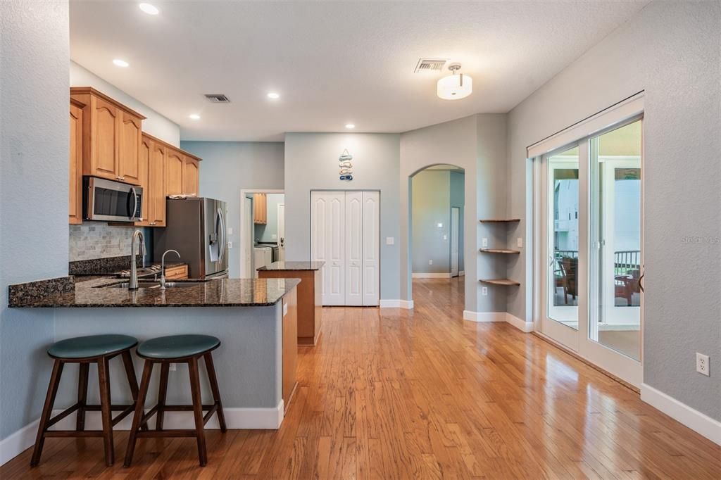 Activo con contrato: $649,900 (4 camas, 3 baños, 2290 Pies cuadrados)