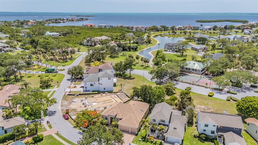 Activo con contrato: $649,900 (4 camas, 3 baños, 2290 Pies cuadrados)