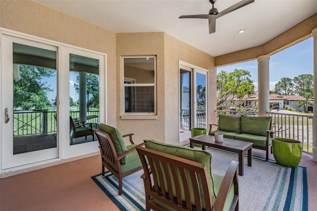 Activo con contrato: $649,900 (4 camas, 3 baños, 2290 Pies cuadrados)