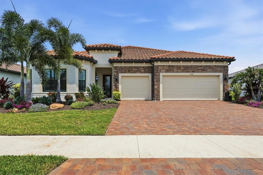 For Sale: $1,250,000 (3 beds, 3 baths, 2893 Square Feet)