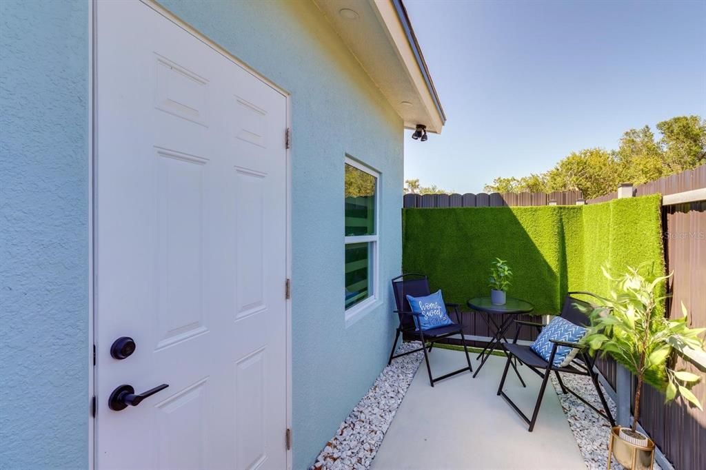 For Rent: $1,600 (1 beds, 1 baths, 700 Square Feet)