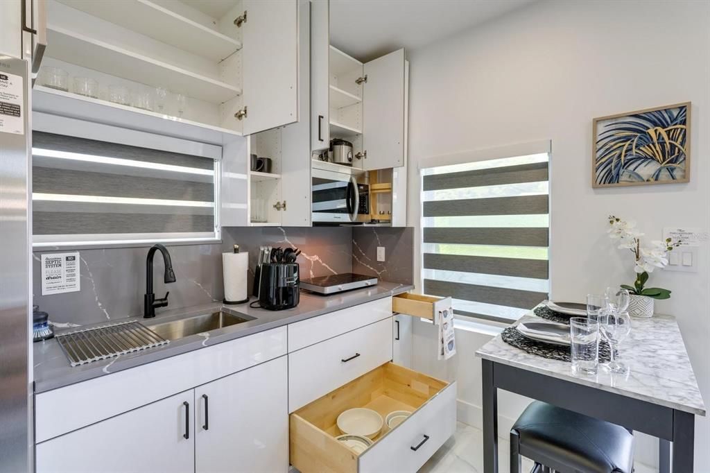 For Rent: $1,600 (1 beds, 1 baths, 700 Square Feet)