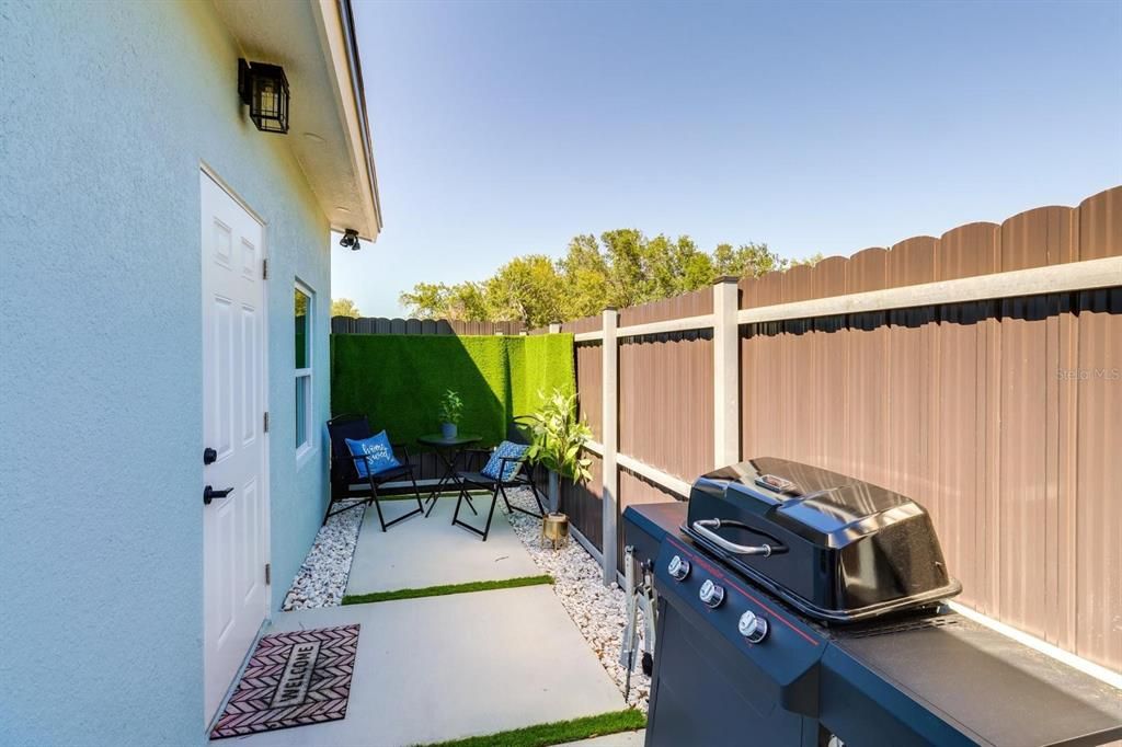 For Rent: $1,600 (1 beds, 1 baths, 700 Square Feet)