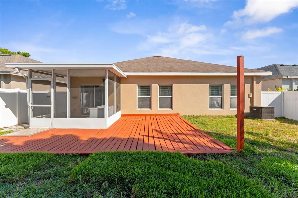 Activo con contrato: $495,000 (4 camas, 2 baños, 2070 Pies cuadrados)