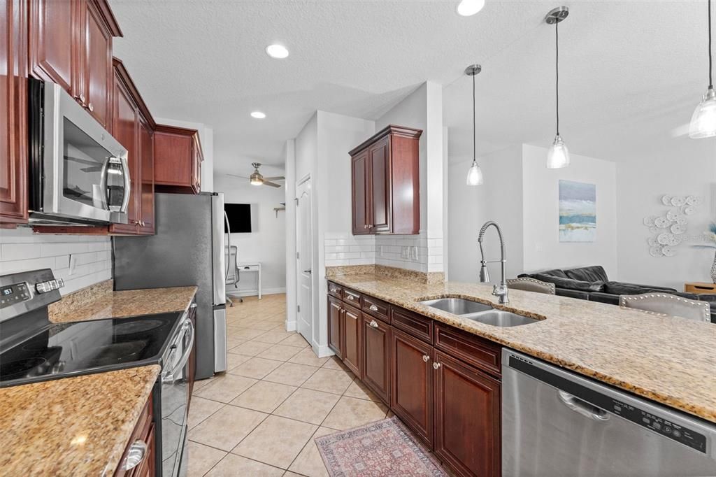 Activo con contrato: $495,000 (4 camas, 2 baños, 2070 Pies cuadrados)