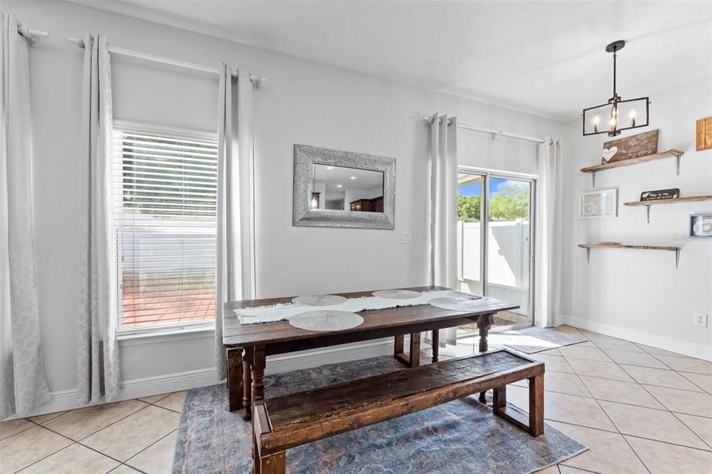 Activo con contrato: $495,000 (4 camas, 2 baños, 2070 Pies cuadrados)