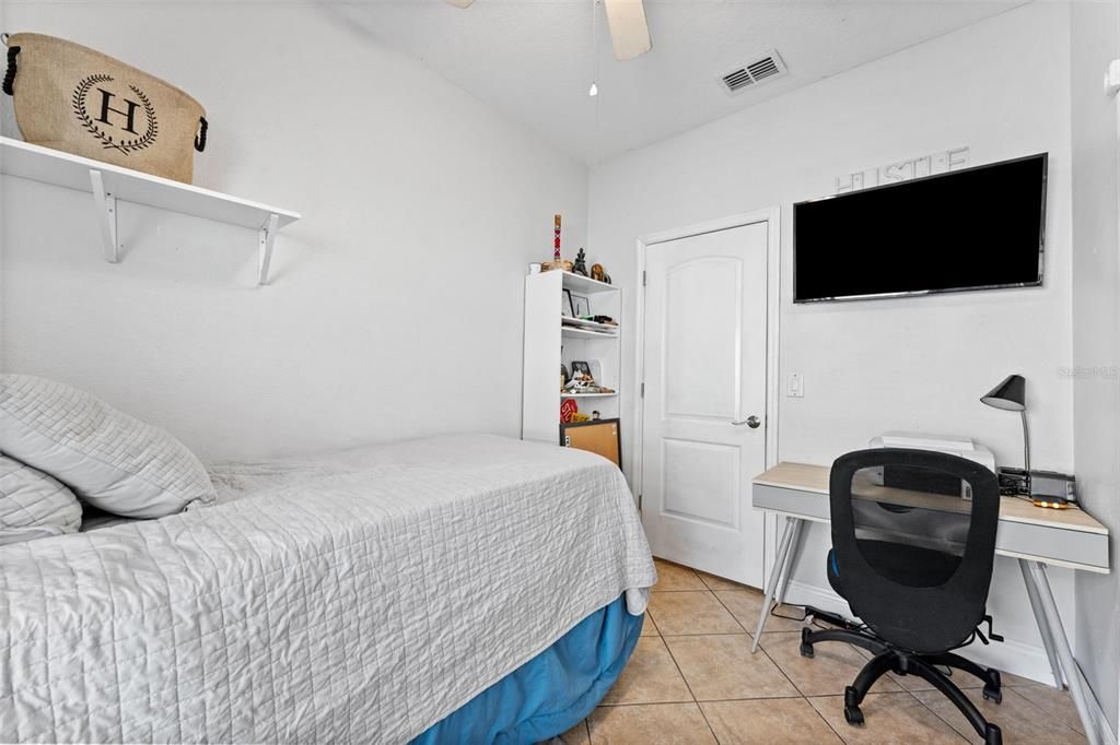 Activo con contrato: $495,000 (4 camas, 2 baños, 2070 Pies cuadrados)