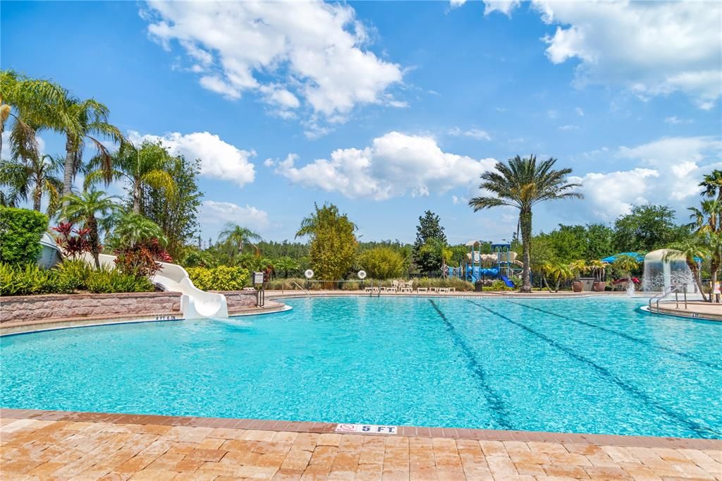 Activo con contrato: $495,000 (4 camas, 2 baños, 2070 Pies cuadrados)