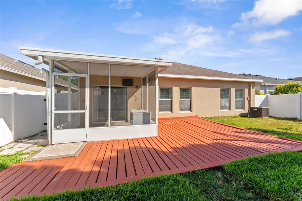 Activo con contrato: $495,000 (4 camas, 2 baños, 2070 Pies cuadrados)