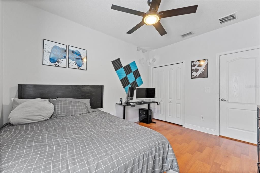 Activo con contrato: $495,000 (4 camas, 2 baños, 2070 Pies cuadrados)