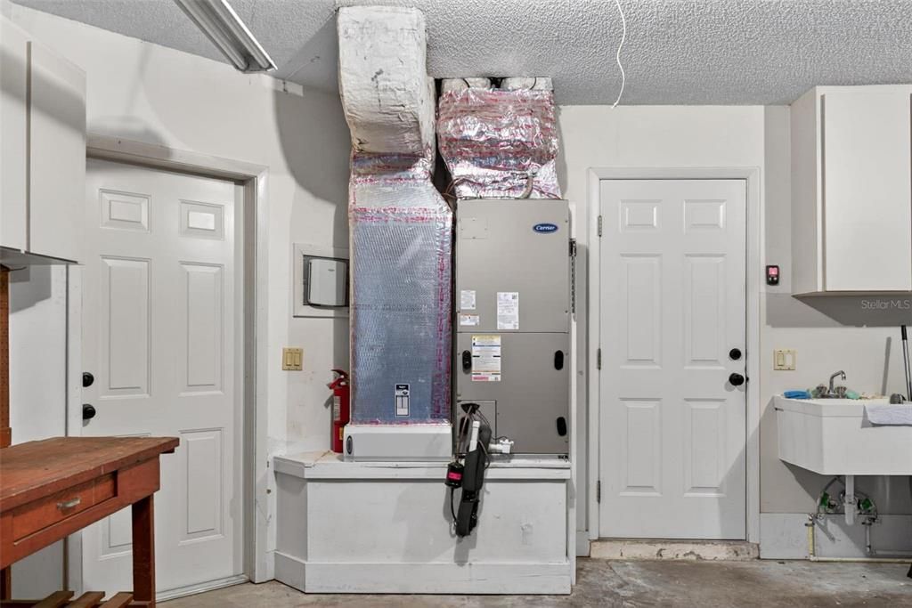 For Sale: $319,000 (3 beds, 3 baths, 1872 Square Feet)