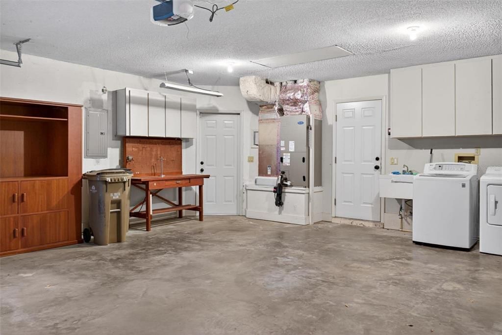 For Sale: $319,000 (3 beds, 3 baths, 1872 Square Feet)