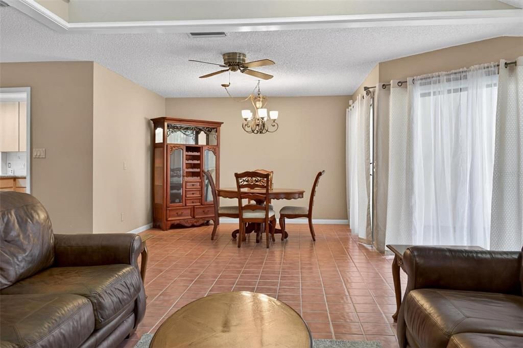 For Sale: $319,000 (3 beds, 3 baths, 1872 Square Feet)