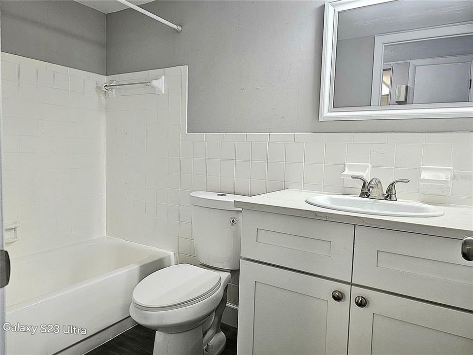 Activo con contrato: $99,999 (1 camas, 1 baños, 825 Pies cuadrados)
