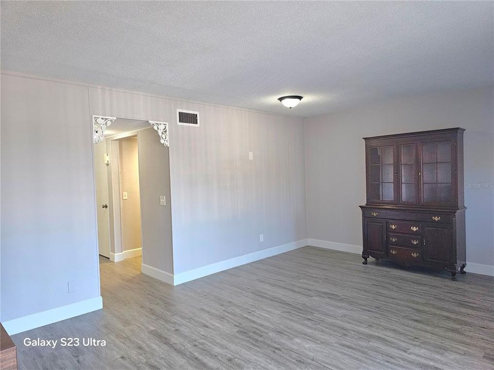 Activo con contrato: $99,999 (1 camas, 1 baños, 825 Pies cuadrados)