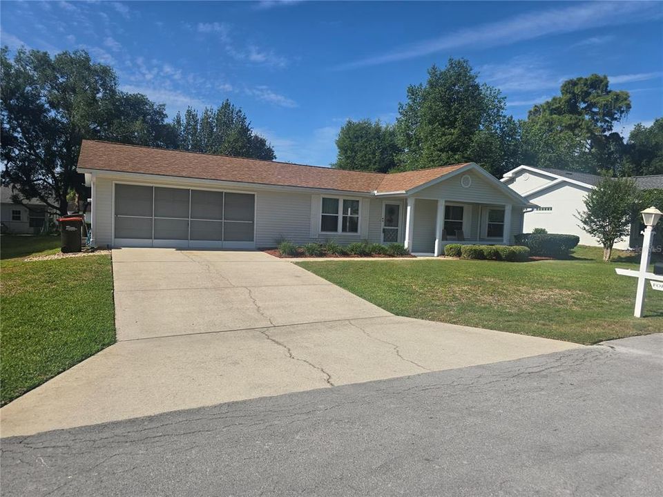 Active With Contract: $199,995 (2 beds, 2 baths, 1279 Square Feet)