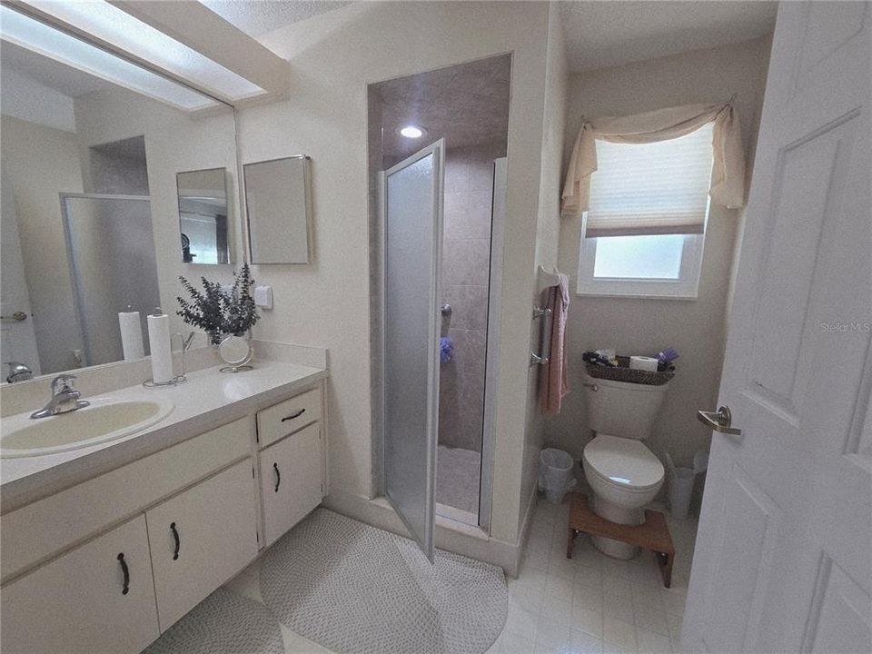 Active With Contract: $199,995 (2 beds, 2 baths, 1279 Square Feet)
