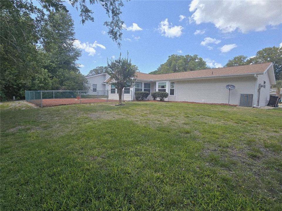 Active With Contract: $199,995 (2 beds, 2 baths, 1279 Square Feet)