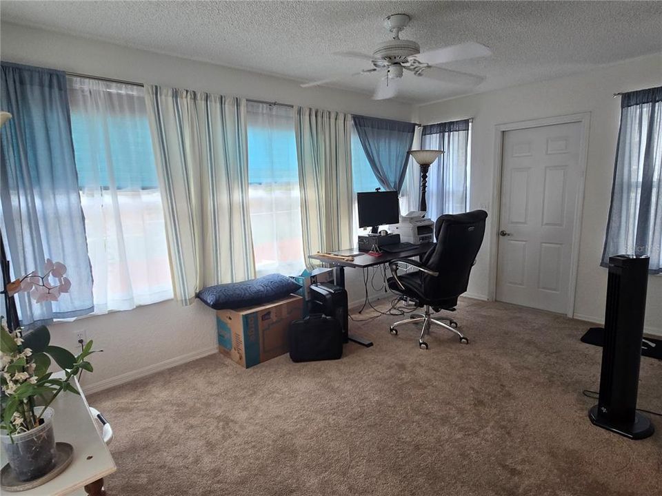 Active With Contract: $199,995 (2 beds, 2 baths, 1279 Square Feet)