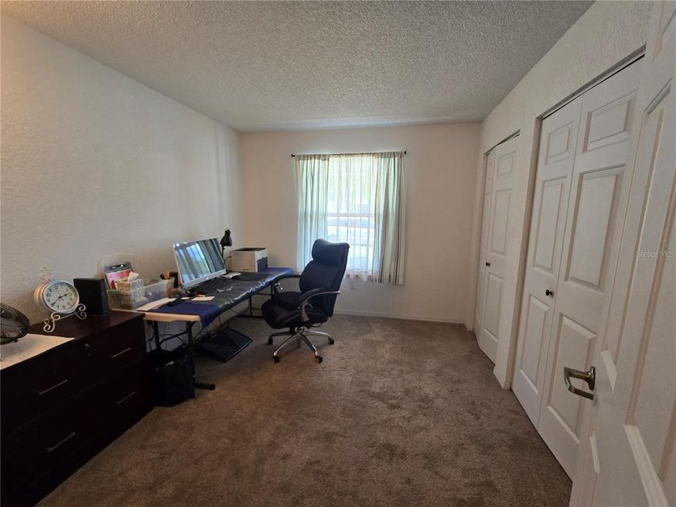 Active With Contract: $199,995 (2 beds, 2 baths, 1279 Square Feet)