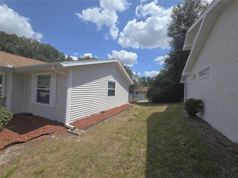 Active With Contract: $199,995 (2 beds, 2 baths, 1279 Square Feet)