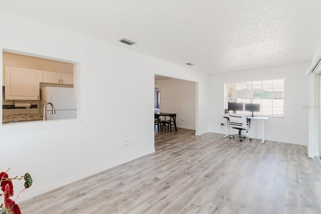 For Sale: $260,000 (2 beds, 2 baths, 1315 Square Feet)