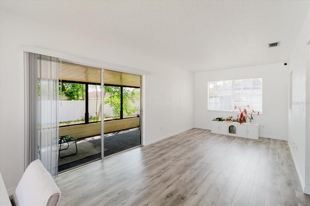 For Sale: $260,000 (2 beds, 2 baths, 1315 Square Feet)