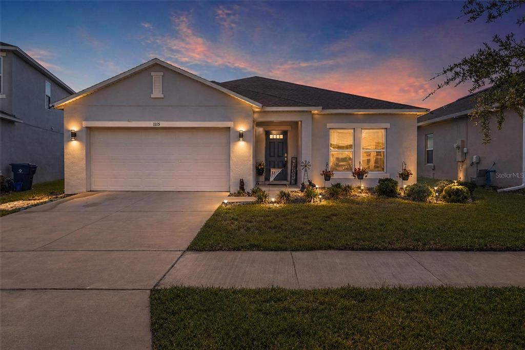Recently Sold: $480,000 (4 beds, 3 baths, 2091 Square Feet)