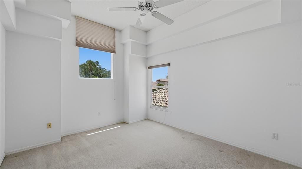 Activo con contrato: $345,000 (3 camas, 3 baños, 1854 Pies cuadrados)