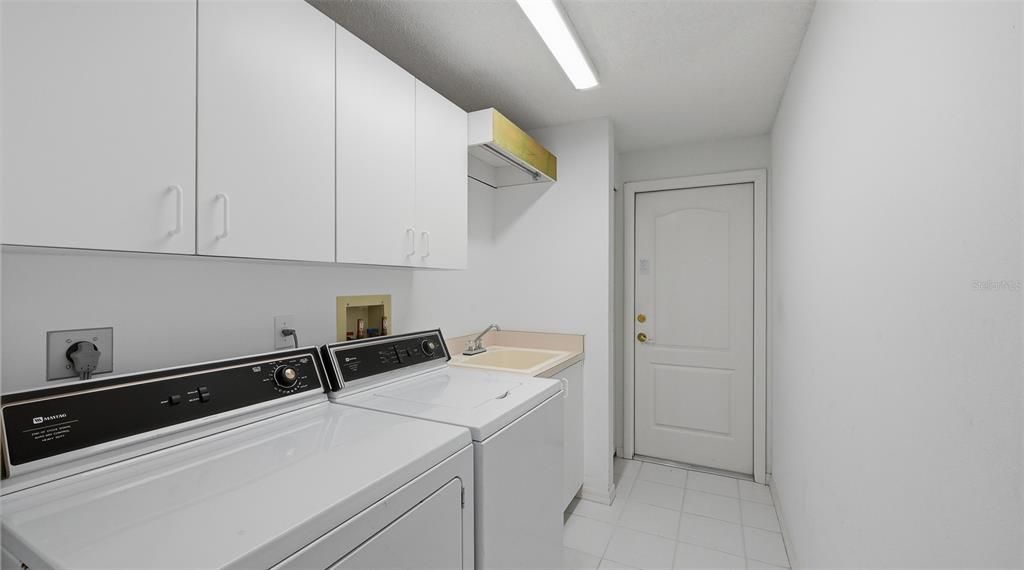Activo con contrato: $345,000 (3 camas, 3 baños, 1854 Pies cuadrados)