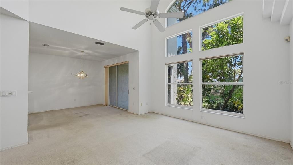 Activo con contrato: $345,000 (3 camas, 3 baños, 1854 Pies cuadrados)