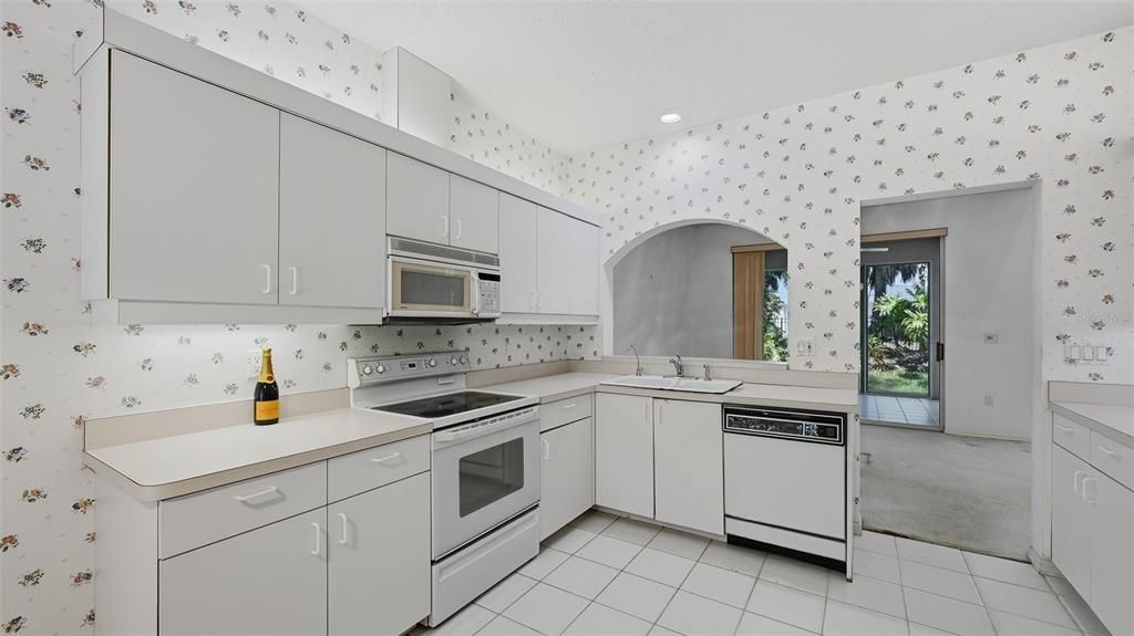 Activo con contrato: $345,000 (3 camas, 3 baños, 1854 Pies cuadrados)