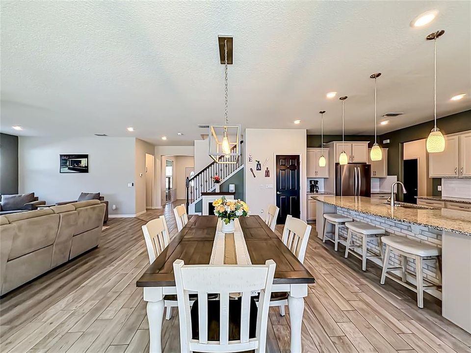 待售: $650,000 (5 贝兹, 3 浴室, 3983 平方英尺)