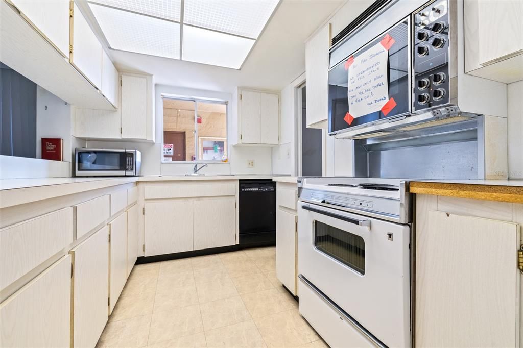 Activo con contrato: $159,000 (2 camas, 2 baños, 1180 Pies cuadrados)